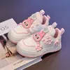 Zapatos Infantiles Nuevos de Dibujos Animados para Primavera y Otoño Zapatos Deportivos para Correr para Estudiantes de Primaria Niños Niñas Malla Versátiles Zapatos de Papá Tenis