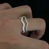 Anillo de Zirconia de Doble Capa con Patrón de Ola, Líneas Geométricas Irregulares y Textura, Anillo con Patrón de Ola de Agua de Diamante Completo para el Trabajo