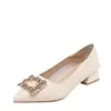 Sapatos de Salto Grosso com Strass para Mulheres 2026 Primavera e Outono Novo Estilo Scarpins de Bico Fino Raso Salto Médio Versátil Salto Alto Francês para Mães