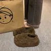 Novos sapatos de algodão com sola grossa para outono e inverno de 2026, chinelos peludos tipo slip-on para mulheres, quentes e forrados com fleece para uso externo