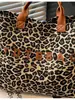 Bolso de mano con estampado de leopardo estilo perezoso de verano 2026, versión coreana, gran capacidad, con cremallera, tipo tote, para ir al trabajo, bolso de hombro