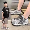 Zapatos para niños 2026 modelo nuevo de verano zapatillas deportivas para exteriores para niños, zapatillas de entrenamiento deportivo de suela blanda antideslizantes para niños mayores
