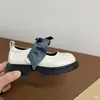Sapatilha Lisa de Couro Fosco Cor Sólida com Laço de Fita Estilo Escolar para Meninas Outono Inicial Estilo Britânico Sapatos de Couro Atacado