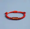 No ser nadie. Una Cuerda Roja Envía Pulseras a los Estudiantes en Cada Examen de Admisión Universitaria