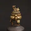 Latão Antigo Cobre Antigo Diversos Incensário Três Pés Besta Binaural Corajosa Fornalha de Incenso para Cerimônia do Chá Indoor Ornamentos