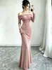2026 Novo Outono-Inverno Transfronteiriço Vestido Longo Bodycon Dourado de Veludo Off-Shoulder Elegante para Mulheres