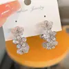 Aretes de Flor con Circonita Micro-Pavimentada, Aretes de Cobre, Estilo Popular en Internet, Modernos, Lujo Ligero, Gama Alta, Aretes Versátiles y Pendientes