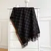 Bufanda de Hilo Acrílico Retorcido de Invierno para Mujer Nueva Simple Jacquard Rayado Imitación Cachemir Borla Larga Chal Relajado Transfronterizo