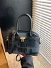 Bolsas de Alta Gama para Mujer 2026 Primavera Bolsos de Nuevo Estilo Versátil Elegante Textura de Nicho Letra Bordada Bolso de Hombro de Mano