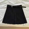 Saia-short plissada retro da moda, nova coleção primavera 2024, saia curta feminina estilo coreano de corte A com forro, saia hot pants