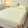 Sábana Bajera Ajustable Impermeable de TPU Acolchada Transfronteriza Hecha a Medida Patrón de Diamantes Amigable con la Piel Cubierta de Cama Acolchada Cepillada Cubierta de Colchón Sábana Bajera Acolchada