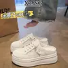 Sapatos Aumentadores de Altura de 7cm para Mulheres Baixinhas, Mules Slip-On Fechados na Ponta em Couro Genuíno, Sapatos Brancos Slip-On Sem Salto com Solado Grosso