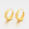 Xuping Joyería de Moda Aleación de Cobre Chapado en Oro de 24 Quilates Pendientes de Aro Grabados Estilo Lujo Ligero Pendientes Imitación Oro Personalizables