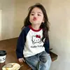 Camiseta de manga larga para niña, adecuada para niños mayores, estilo primavera y otoño, diseño color block, ropa infantil, capa base de algodón versátil para otoño, moderna