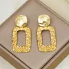 Aretes Europeos y Americanos Que No Se Desvanecen, Collar Versátil de Gama Alta en Oro de 18 Quilates, Aretes Franceses de Lujo Accesible, Joyería de Aretes de Material de Cobre