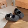 Zapatos de piel pequeños de lana Mary Jane para niñas con felpa, nuevos de invierno 2026, zapatos acolchados cálidos, zapatos de princesa de algodón de dos capas para niños pequeños