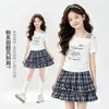 Conjunto de Dos Piezas de Falda Corta a Cuadros para Niñas, Camiseta de Dos Piezas Falsa de Hombros Descubiertos para Niños Talla Mediana y Grande, Nuevo Estilo de Verano, Colores Contrastantes, Dulce Conjunto de Verano