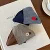 Presilha Triangular Xadrez em Cores Contrastantes Estilo Retrô Design Acessível de Luxo Presilha de Tubarão de Tecido Grampo de Cabelo para Mulheres com Cabelo Preso na Nuca