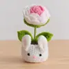 Planta en Maceta Flor Artificial Rosa Tejida a Mano Planta en Maceta Conejo de Peluche Creativo Flor de Planta en Maceta Tejido de Lana Regalo