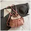 Mochila Casual Femenina de Alta Gama Estilo Coreano Girly, Modelo Nuevo 2025 con Piel Sintética y Lunares, Mochila Pequeña Versátil y a la Moda