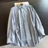 2026 Camisa de Algodón Adelgazante con Pliegues Top Corto Elegante con Cuello Camisa de Oficina Blusa Delgada Venta al por Mayor H08FT2311