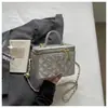 E-commerce Transfronteiriço Nova Moda Clássica Estilo Coco Bolsa de Mão Caixinha Bolsa Feminina Luxo Leve Acolchoado de Diamante Bolsa Transversal com Corrente para Ombro