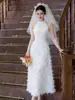 Elegante Vestido de Noche Blanco con Plumas y Cuello Halter para Mujer, Vestido para Brindis de Novia, Vestido Largo de Corte A, Vestido de Banquete sin Mangas con un Aspecto Refinado