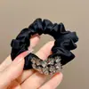 Scrunchie de Satén Cuadrado con Pedrería de Lujo Ligero y de Alta Gama Elástico Brillante con Pedrería Accesorio para el Cabello de Cola de Caballo Baja Suave para Mujeres