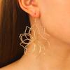 Aretes de Metal Hueco de Flor Exagerados Retro Europeos y Americanos para Mujer Aretes Geométricos Tejidos de Estilo Ins de Alta Gama Aretes