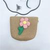 Un Bolso de Concha Tejido a Mano con Flores, Bolso de Paja Simple Moderno y Versátil, Bolsa para Guardar Monedas para Niños al Mayoreo
