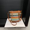 Bolsa Bucket Casual de Nicho da Moda Coreana para Mulheres Verão 2025 Nova Bolsa de Ombro Transversal Trançada para Férias na Praia