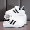 Tênis Feminino 2024 Primavera e Outono Novo Estilo para Crianças Maiores, Sapatos Brancos para Estudantes, Tênis Esportivo Estilo Coreano, Sapatos Casuais com Solado Macio, Moderno