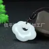 Colgante Candado Nube Verde Tianshan Jade de Seda Dorada de Xinjiang Jade Blanco Ruyi Candado Unisex Colgante de Jade de Paz Fuente de Suministro para Transmisiones en Vivo