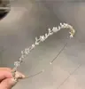 Tiara Metálica Fina com Flor de Pérola para Mulheres 2026 Novo Estilo High-End para Uso Diário Acessório de Cabelo que Não Puxa os Fios