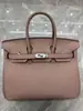 26 Modelos Nuevos de Bolsos de Cuero Genuino para Mujer con Hebilla Plateada, Bolso Platino, Piel de Vaca de Capa Superior con Patrón de Lichi 25cm/30cm Bolsos para Mujer, Venta al por Mayor desde el Fabricante