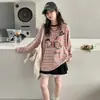 Camiseta de Manga Longa para Meninas Primavera 2026 Nova Estilosa Camiseta Básica Infantil para Meninas Mais Velhas Tendência Solta Listrada