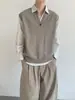 Colete de malha liso estilo universitário retrô americano para outono e inverno, um colete simples e casual adequado para jovens e aqueles que preferem um estilo unissex