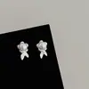 [Colección de Pendientes de Diamante Plateado] Casuales, Pequeños, Exquisitos y los Más Fáciles de Combinar Pendientes Dulces y Femeninos Venta al por Mayor