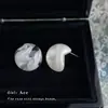 Aretes de resina acrílica con degradado de nube y niebla, aretes redondos geométricos simples para el día a día, aretes de temperamento elegante francés para mujer