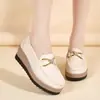 2026 novos mocassins transfronteiriços de sola grossa para aumentar a altura, para mulheres de meia-idade e idosas, sola macia e confortáveis, atacado para exportação