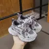 Zapatos de Anciano para Niños Antideslizantes 2026 Otoño Nuevas Llegadas Zapatos Deportivos para Niños Estudiante Niños Medianos y Grandes Niños Bebé Zapatos para Correr Suela Suave