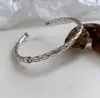 2023 Pulsera tejida retorcida abierta retro europea y americana Pulsera chapada en cobre y plata Pulsera geométrica para hombre venta al por mayor