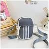Bolsa Infantil Nova de Verão Colorida Mochila Pequena Moda Bolsa de Ombro Listrada Elegante Versátil Bolsa Transversal Infantil