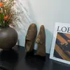 Versátil Novo Estilo 2026 Fivela de Metal Estilo Antigo Sapatos Baixos de Solado Plano Mocassins Femininos Slip-on Pessoa Preguiçosa Estilo Dinheiro Sapatos de Dirigir