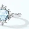 Anillo de Plata de Ley 925 Estilo Japonés y Coreano Lujo Ligero Topacio Azul Cielo Corolla Nuevo Anillo de Flor Vintage Venta al por Mayor