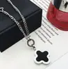 TikTok Colar Trevo de Quatro Folhas da Sorte Feminino Nicho Design de Alta Qualidade Aço Titânio Sem Cor Corrente de Lã All-match Joias