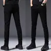 Jeans de Mezclilla Negros de Alta Gama Hong Kong para Hombre 2026 Nuevo Estilo Elásticos Ajustados Pierna Recta Pierna Pequeña Casual Pantalones Largos
