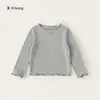 Nova Camiseta Bangxuan Primavera e Outono para Meninas com Bordas Franzidas, Roupa Íntima Simples de Manga Longa para Bebê, Camiseta Básica para Crianças Pequenas para Usar por Baixo da Roupa, Roupa Infantil