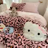 Juego de ropa de cama de cuatro piezas estilo coreano ins de lunares de terciopelo de leche, nueva funda de edredón engrosada de invierno 2026, estilo sábana de cama de vellón de coral