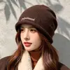 Estilo Coreano Principios de Invierno Nueva Llegada Bordado de Letras Atmosférico Borde Enrollado Sombrero Holgado para Mujer Caliente de Punto Sombrero Versátil para Clima Frío